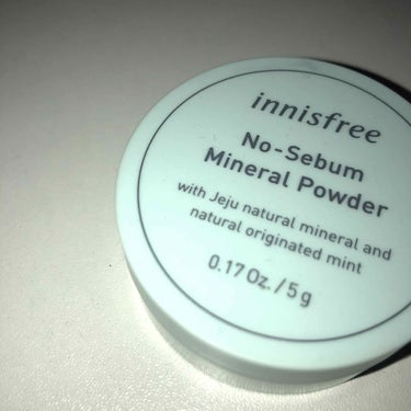 こんにちは🌈
今回のコスメは…
Innisfree ノーセバムミネラルパウダーです🌱

結構テカリ？皮脂？が気になるのでなんかないかなぁとおもってたらレビューよかったので買ってみました！もう満足🥺💚

