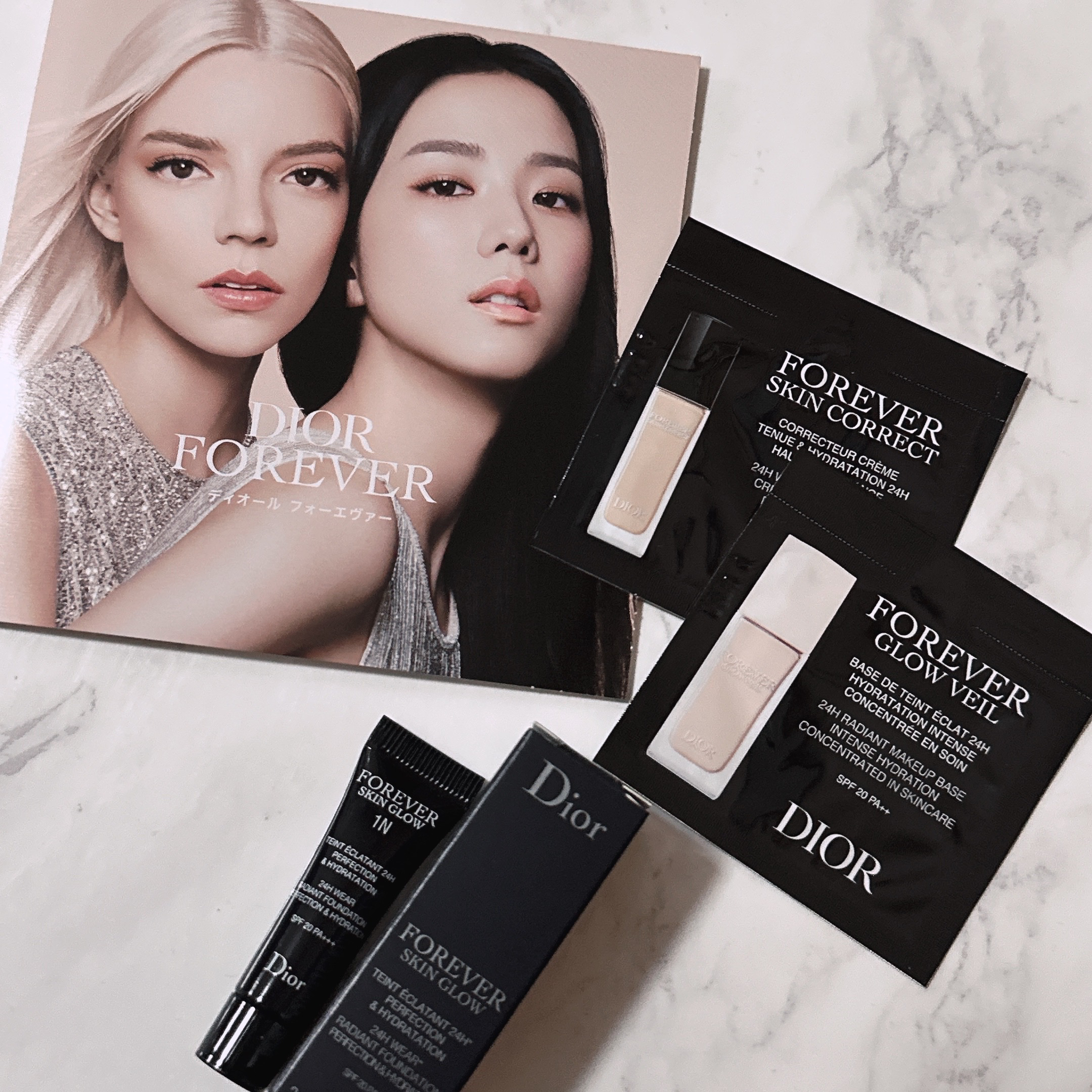 Diorさんからサンプル3点セットを
いただきました！
リキッドファンデーション、メイクアップベース、
コンシーラーと入ってました
全て、ディオール フォーエヴァーシリーズと
なっており
今、話題のツヤ肌が作れます✨

#Dior #ディオ