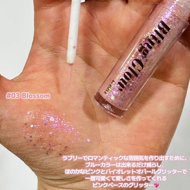 \“アイドル”みたいなきらきらeye🐰/

────────────
♡BLING GLOW Bling Liquid Glitter Liner
  03 Blossom
────────────

ラブリーでロマンティックな雰囲気を作り出すために、ブルーカラーは出来るだけ減らし、ほのかなライトピンクとバイオレットオパールグリッターで可愛らしい目元を作ってくれるピンクグリッター💖

lovelyなピンク色のグリッター🐰涙袋にはもちろん、ポイント使いにもぴったり❣️

大粒ホロと細かいピンクのラメでぷっくり、うるうる、華やかな目元に仕上がる🫧

アイドル風メイクにぴったり🫶🏻🫰🏻
ぜひチェックしてみてね💫







#blingglow #ブリングロウ #ブリンリキッドグリッターライナー #ブリンリキッドアイライナー #ブリングロウグリッター　#ピンクグリッター #グリッター #グリッターメイク #ピンクメイク #ピンクラメ #ラメメイク #グリッターラメ #韓国コスメ #韓国メイク #韓国グリッター #アイドルメイク #リキッドアイシャドウ #アイメイク #褒められメイクテク の画像 その1