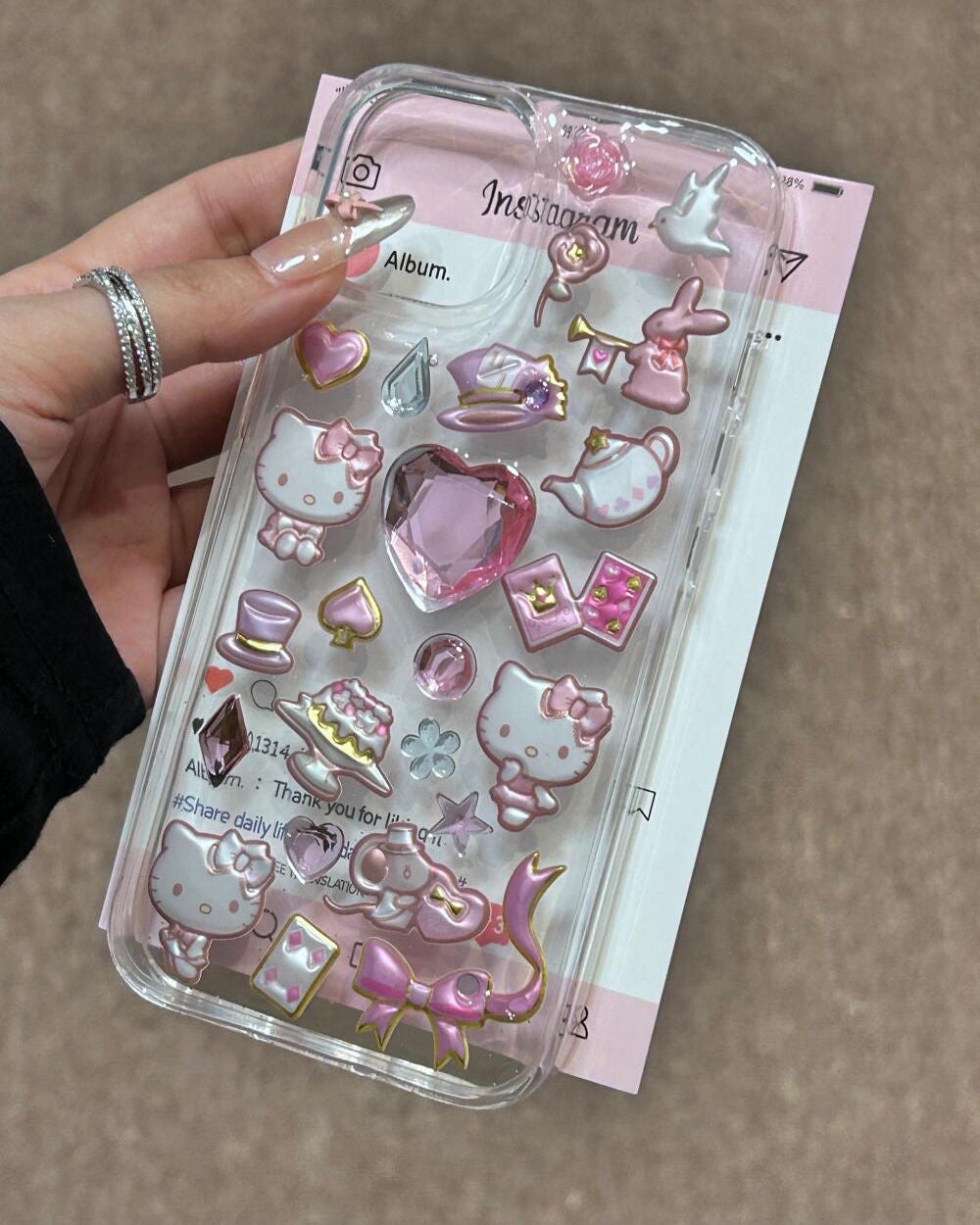 ケース大好きっ子 on LIPS 「助けてくれる素敵な少女#iPhoneケース#購入品#ダイソー#..」(1枚目)