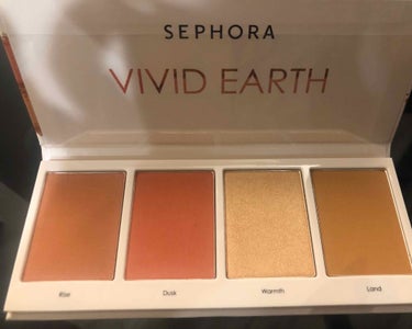 SEPHORA💄VIVID EARTH

シェーディング、ハイライト、チーク２色が１つのパレットになってる🎁
旅行用にほしくてかったけど、無難な使える
sephoraのオリジナルだけど、海外コスメ特有の