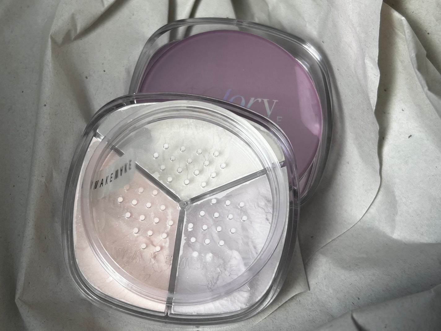 ステイフィクサーマルチカラーパウダー/wakemake/ルースパウダーを使ったクチコミ(2枚目)