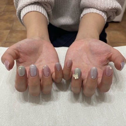 あさひ【フォロバします】 on LIPS 「#バタフライネイル#春ネイル今回はワンカラー三色とちょうちょ、..」(5枚目)