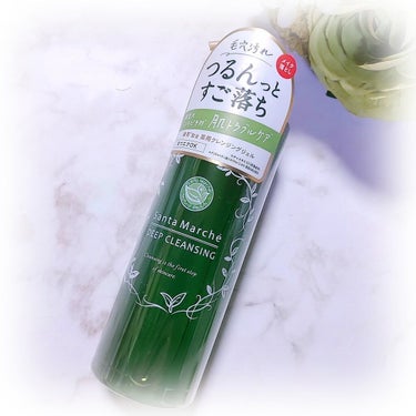 緑茶配合のクレンジング
サンタマルシェ　
🌿ディープクレンジング🌿

このクレンジングジェルは
医薬部外品になってリニューアル
したみたいです。

“キラヤ樹皮エキス”と“重曹”が
メイクを落とすとともに
毛穴の黒ずみや角栓もするんと
オフしてくれます。

さらに緑茶カテキンが毛穴を
キュット引き締めてくれるアイテムです！


これ1本で洗浄から引き締めまで
してくれるのが嬉しいですね☺️


ポンプ式、400mlとという大容量なので
使いやすいですし、気兼ねなくたっぷり
ジェルを出してメイクを落とすことができます！


半透明な黄緑色のクレンジングで、
ぷるんとしたテクスチャーなんですが、
ベタつくこともなく、

今の時期(暑い夏)使っても気持ちのよい
テクスチャーでした。

メイクとなかなか
馴染まなかったので、
落ちるか心配でしたが拭き取ると
するんとキレイに落ちましたよ👍

ジェルで絡めとるタイプな
のかもしれませんね。


成分表を見てみると、
グリチルリチン酸２Kも配合
されていたので、ニキビや肌荒れが
気になる時も良さそうですね！


#サンタマル #シェディープクレンジング #クレンジングジェル
#毛穴 #引き締め #緑茶 #大容量 #コスパがいい

の画像 その0