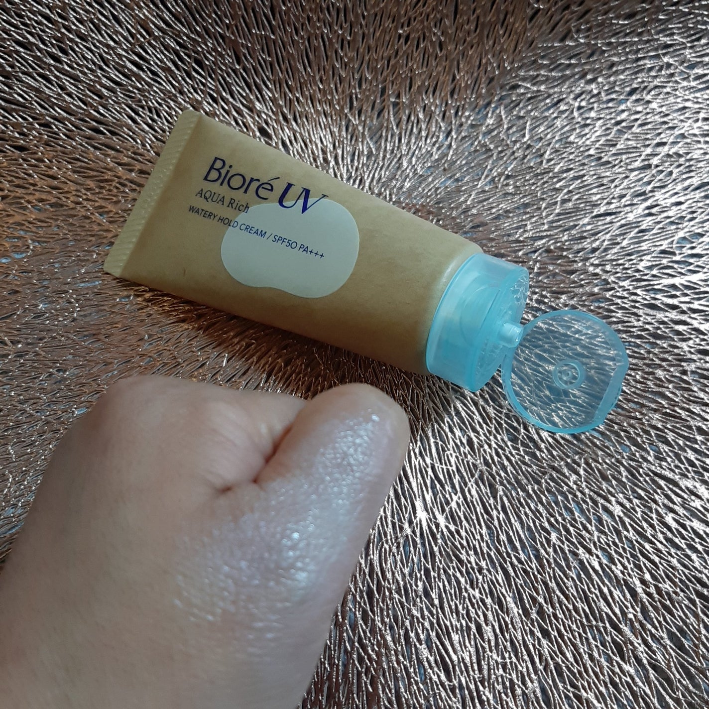 ビオレUV アクアリッチ ウォータリーホールドクリーム(水肌記憶UV)/ビオレ/日焼け止めクリームを使ったクチコミ(4枚目)