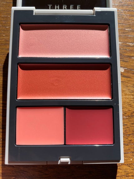 グローフリーダムパレットライジング/THREE/クリームハイライトを使ったクチコミ(3枚目)