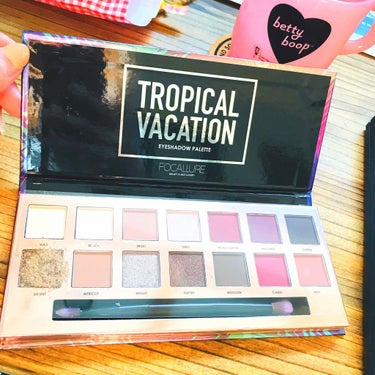 FOCALLURE tropical vacationのクチコミ「完全なるパケ買いなのです。
値段もすっごくプチプラ💕
800円とか900円くらいだったかと思い.....」（1枚目）