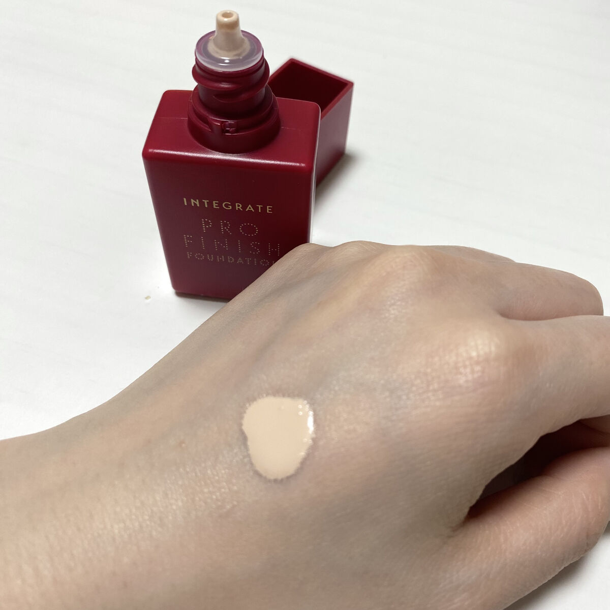 プロフィニッシュリキッド 透け感カラー100/インテグレート/リキッドファンデーションを使ったクチコミ（2枚目）