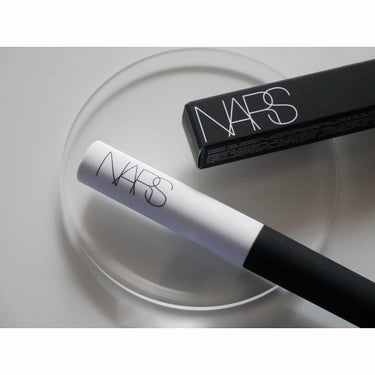 ▽𝗡𝗔𝗥𝗦 ／ スマッジプルーフ アイシャドーベース﻿
#nars／¥3410﻿
﻿
マスクの蒸気でアイシャドウがヨレやすいかったり、淡いカラーのメイクをしても午後になるとほぼ残っていないことがあったり