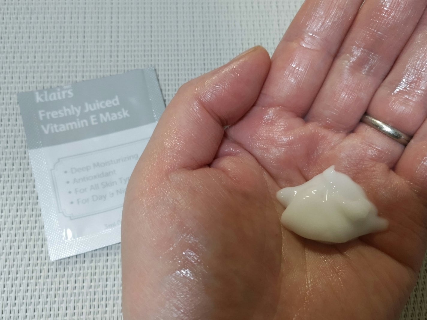 フレッシュリージュースドビタミンEマスク(90g)/Klairs/フェイスクリームを使ったクチコミ(4枚目)