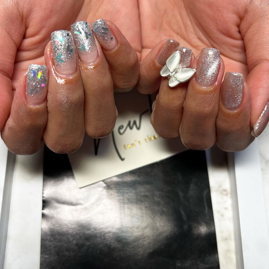 cst on LIPS 「#butterflynails#🦋#マグネットネイル#冬ネイル..」(2枚目)