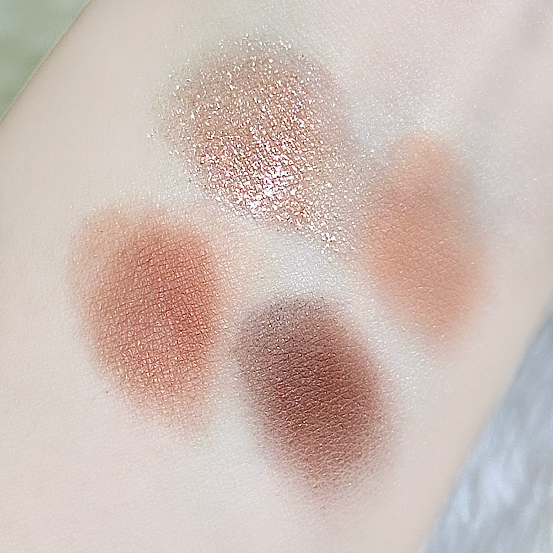 ビタートーンアイシャドウ/CEZANNE/パウダーアイシャドウを使ったクチコミ（3枚目）