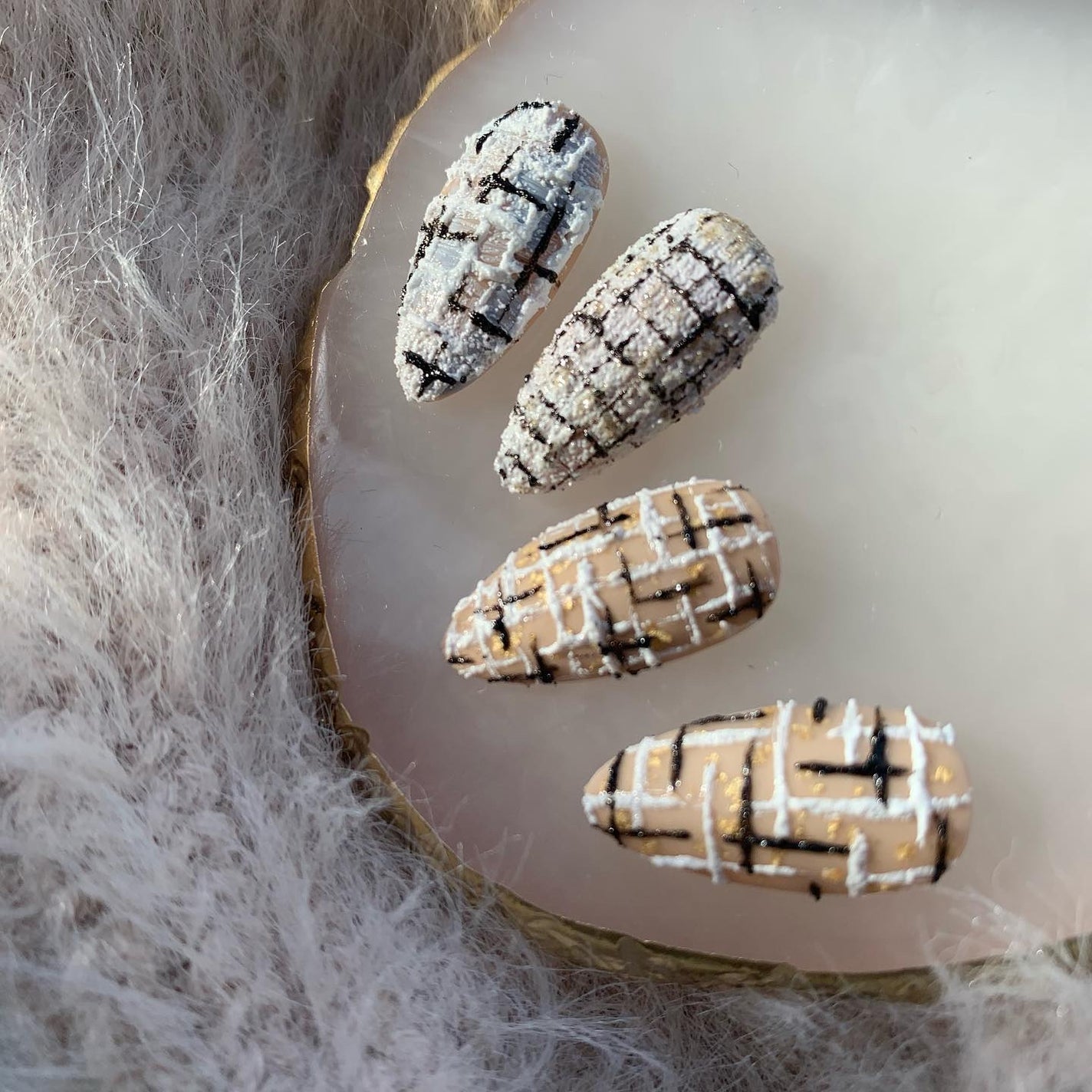 あちゃん on LIPS 「\tweednail4種類♡♡/冬はやっぱりtweed💕このツ..」(2枚目)