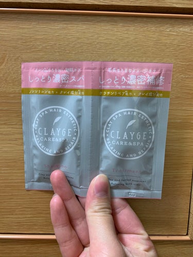 CLAYGE　シャンプー／トリートメント DN

薬局で購入

＊シャンプー
透明なサラサラジェルぽい
花っぽい香り
いい匂い◎
スースーする
目に入るとめっちゃいたい！
モコモコ泡ができる
洗い上がり