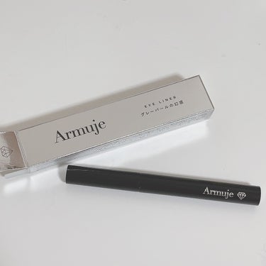 Armuje 
EYE LINER グレーパールの幻想

Armuje（アルミュージュ）の新作の
アイライナーが届きました（ ;  ; ）

サイトで購入しましたが、
そこに掲載されてる色は
超グレーだ