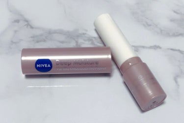 
【 NIVEA 】

ディープモイスチャーリップ
バニラ&マカダミアの香り




［特徴］


・高保水型持続ヴェール処方でうるおい保湿効果

・5つの保湿成分配合
　（ はちみつ、アミノ酸系保水成