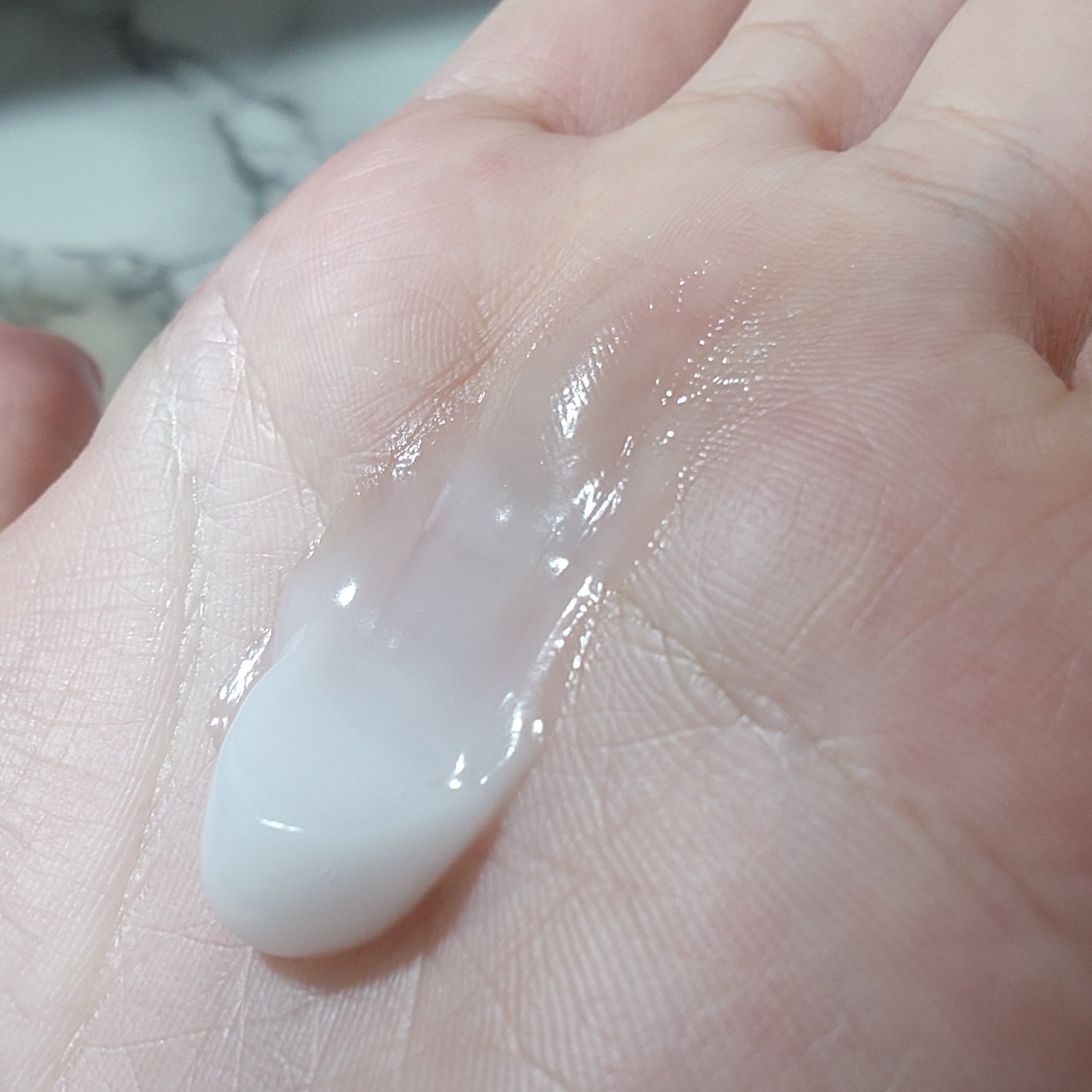 キューミースウィートボムホワイトクリーム/AGARISM/ボディクリームを使ったクチコミ（3枚目）