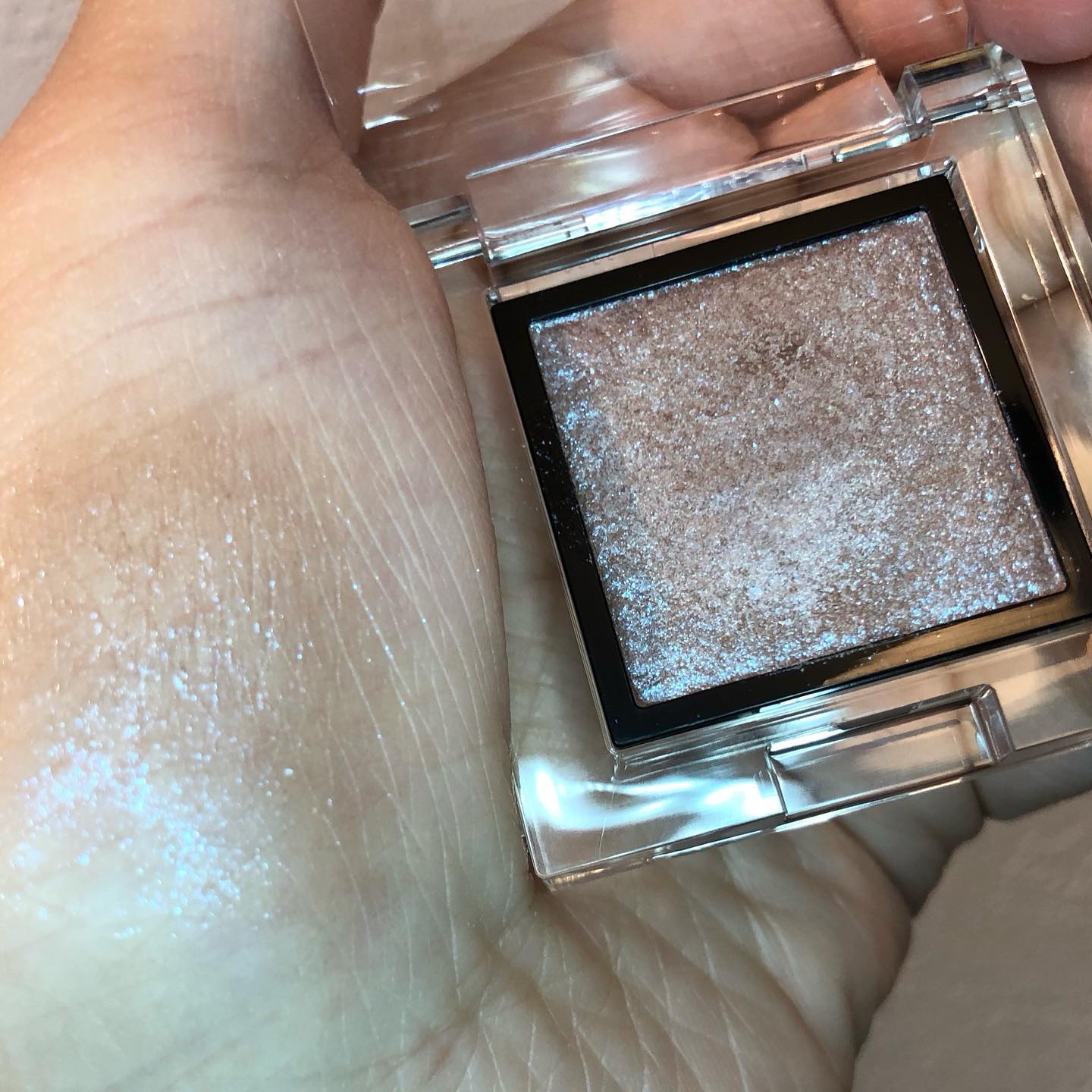 アディクション ザ アイシャドウ スパークル 005SP Moon River/ADDICTION/単色アイシャドウを使ったクチコミ（2枚目）