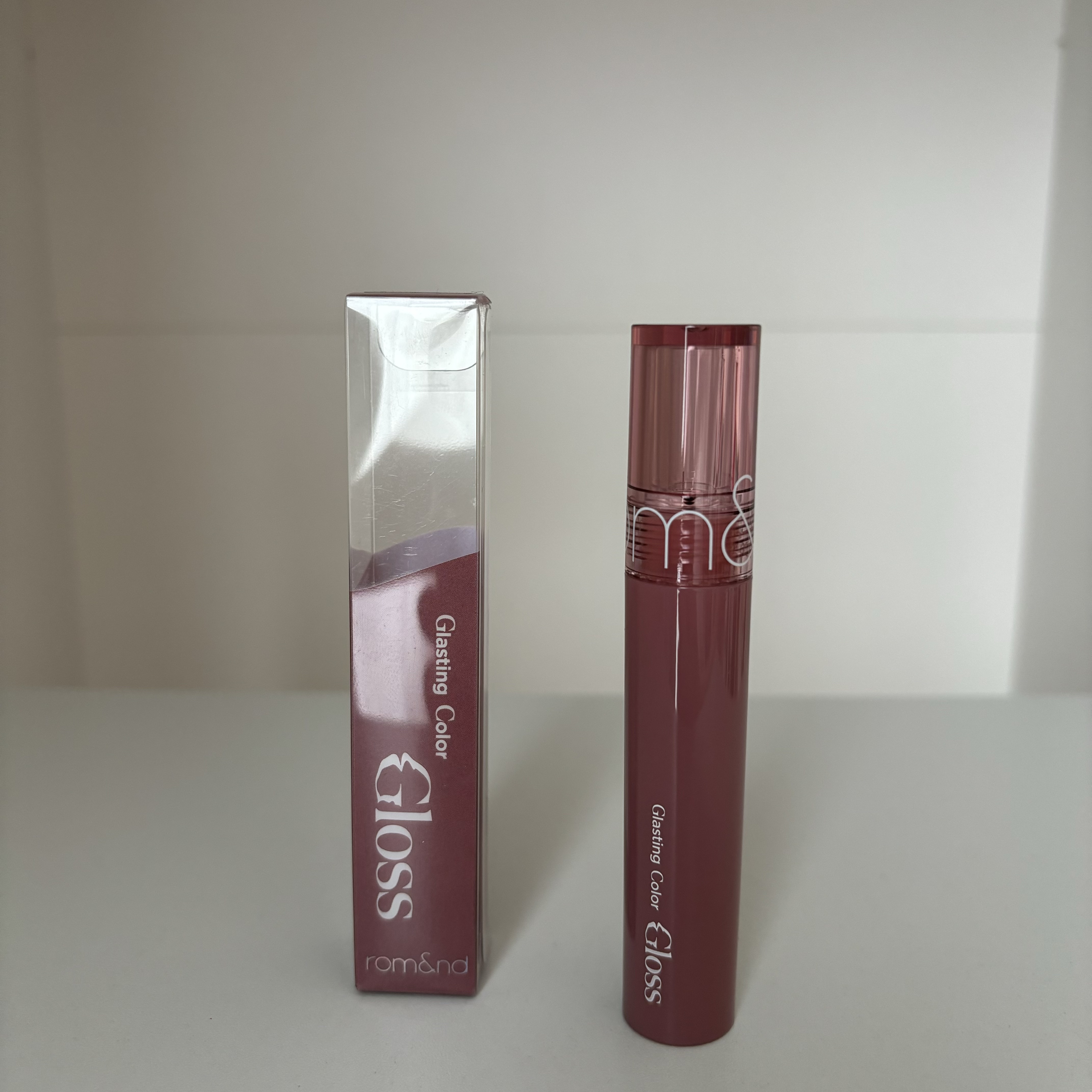 グラスティングカラーグロス 05 ディムモーブ(DIM MAUVE) /rom&nd/リップグロスを使ったクチコミ（3枚目）