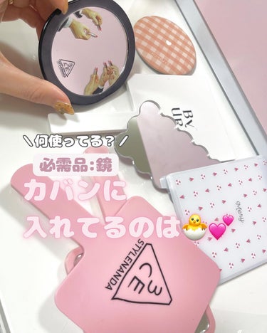 3CE 3CE MINI HAND MIRRORのクチコミ「なぜか増える鏡たち🪞🐣鏡って増えません❓

気になった時に手に取れるように
部屋の各机、ベッド.....」（1枚目）