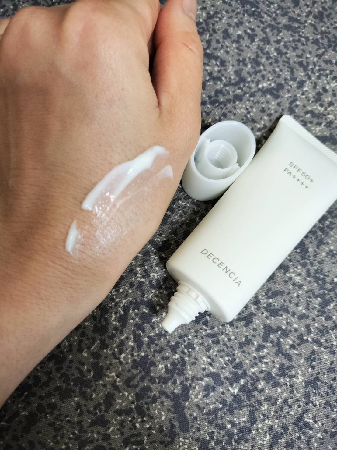 ディセンシア フローレス UVプロテクター/DECENCIA/日焼け止めローションを使ったクチコミ（2枚目）