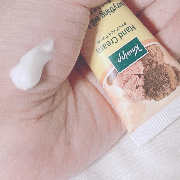 ハンドクリーム バニラ＆ハニーの香り/クナイプ/ハンドクリームを使ったクチコミ（3枚目）