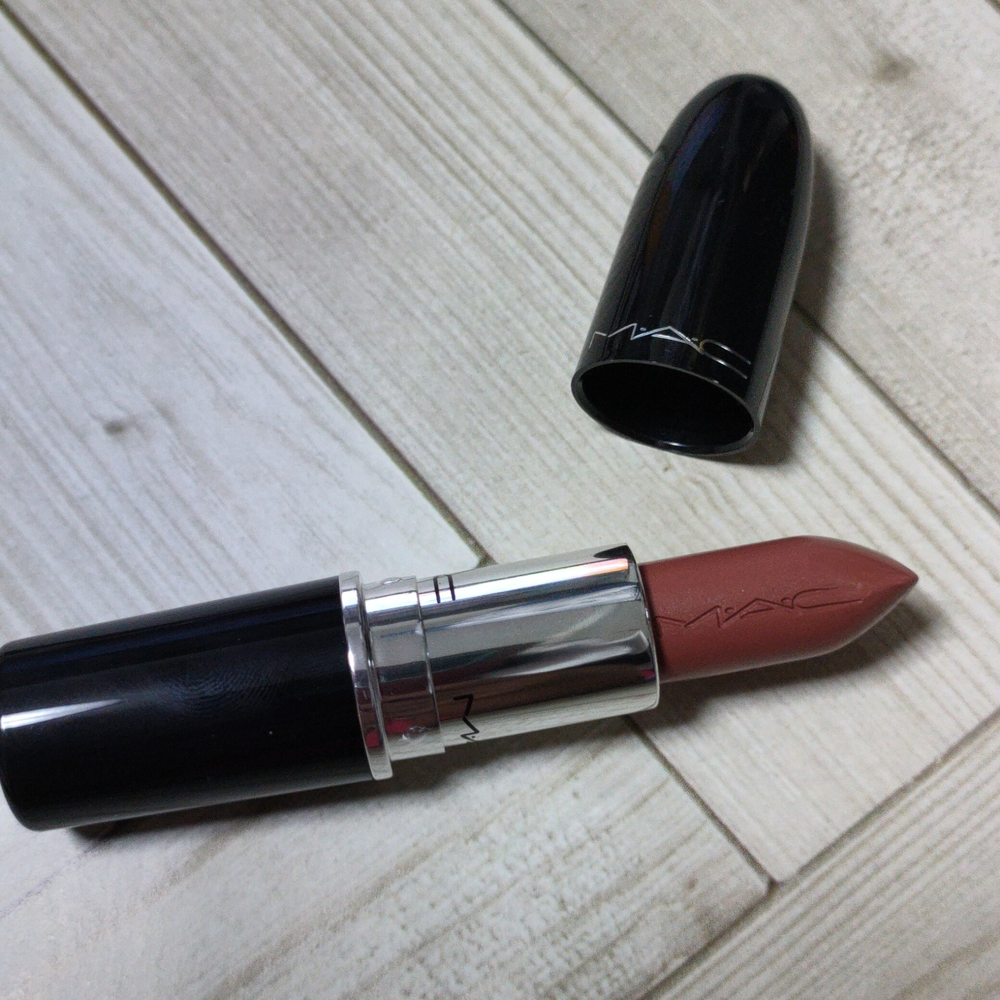 リップスティック ハグ ミー/M・A・C/口紅を使ったクチコミ（1枚目）