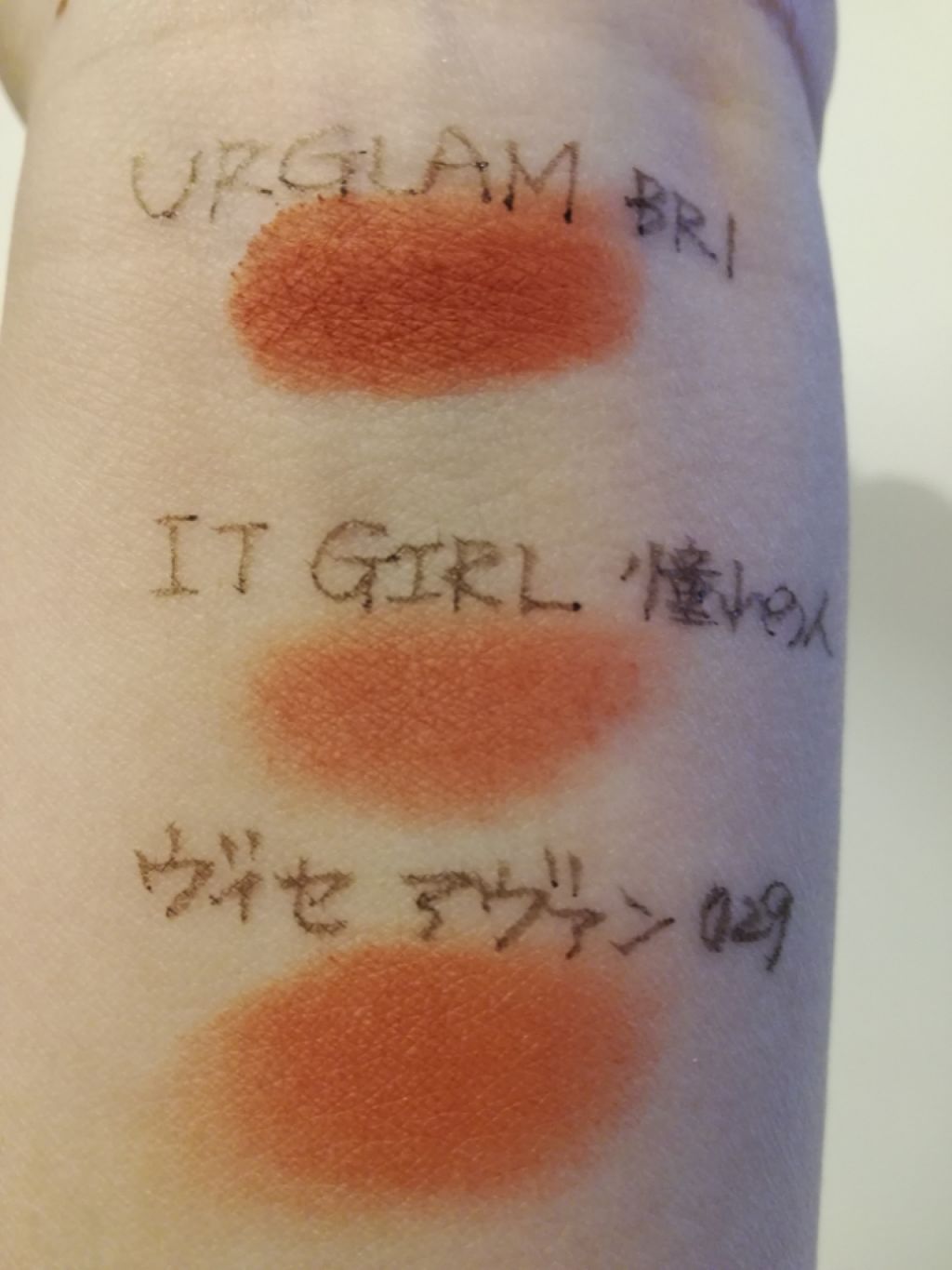 ダイソー×IT GIRL アイシャドウ/DAISO/単色アイシャドウを使ったクチコミ（3枚目）