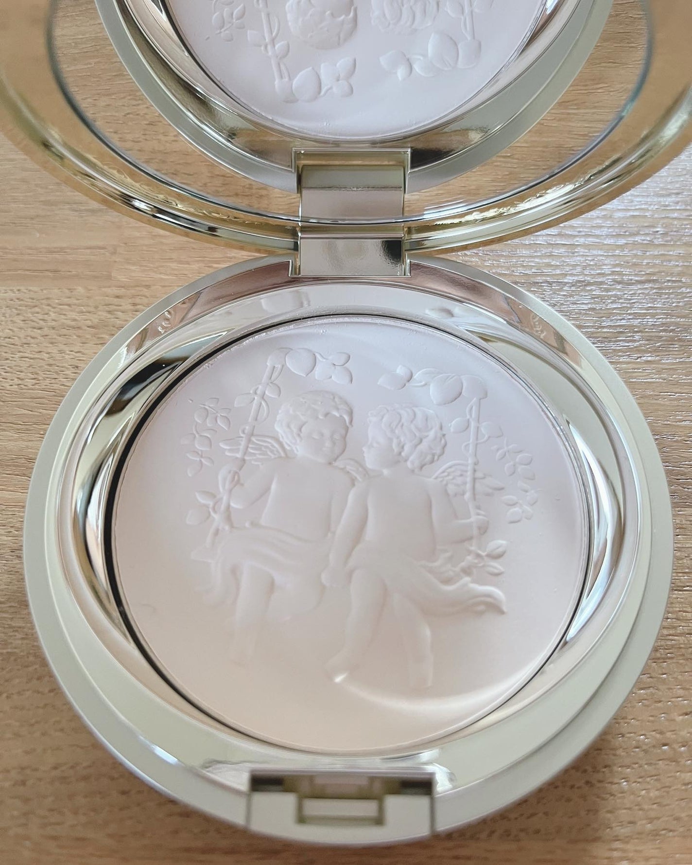 フェースアップパウダー2023/ミラノコレクション/プレストパウダーを使ったクチコミ(2枚目)