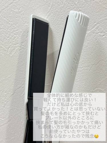 ReFaのビューテック ストレートアイロン
1年くらい前に購入しましたが
レプロナイザーにすれば良かったなぁと
少し後悔しています！

購入前にレプロナイザーとReFaをめちゃくちゃ調べて
めちゃくちゃ悩んで、
美容師さんは結構ReFa推しが多くて
その理由なども細かく調べて金額も半分以下で買えるし
軽くて使いやすいと評判が良かったので
ReFaのビューテック ストレートアイロンを
購入する事にしたのですが
元々使用していたヘアアイロンが重たくて
めちゃくちゃストレートにしやすかったのが
ReFaのビューテック ストレートアイロンは
軽くて使いやすくて持ち運びにはとても良いと思いますが
私には軽すぎてストレートにしにくいと感じました！

私はストレートヘアにこだわりがありすぎるので
少し高い値段でもレプロナイザーを購入していたら
良かったのかなぁと思いました！
ですがレプロナイザーも使用したことは無いので
絶対にレプロナイザーを買って後悔しないのかと
言われればそれは分かりません😅

ただReFaもしっかり力を入れて挟めば
綺麗なまっすぐストレートヘアに出来ますし
軽くて手が疲れないなど女性にはとても嬉しいポイントもあります！
髪の毛はしっかりツヤツヤになりますし
見た目もシンプルで可愛いと思います！

ただ少量ずっと髪の毛を挟まないと
プレート以外の部分に髪の毛が引っかかって
痛いので一気に挟めず、
ストレートにするのに時間がかかります！
※個人的な感想、意見です！

温度設定はしやすくて
前回使用した温度で固定されるので
毎回使用前に温度設定をし直すことも必要無く
数秒待つとその温度でロックされるので
間違ってボタンを押しても設定が変わる事はないです！



#ReFa
#リファ
#ビューテック ストレートアイロン
#ストレートアイロン 
#アイロン
#ストレートヘア

の画像 その1