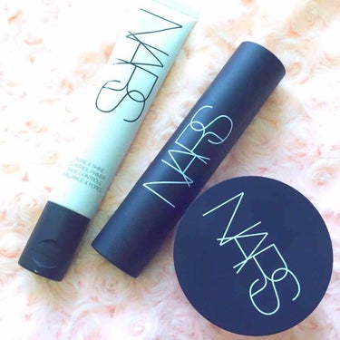 左【NARS】ポア＆シャインコントロールプライマー
30ml.¥4,000+税

真ん中【NARS】ベルベットマットファンデーションスティック 6540 ¥5,400+税

右【NARS】ライトリフレク