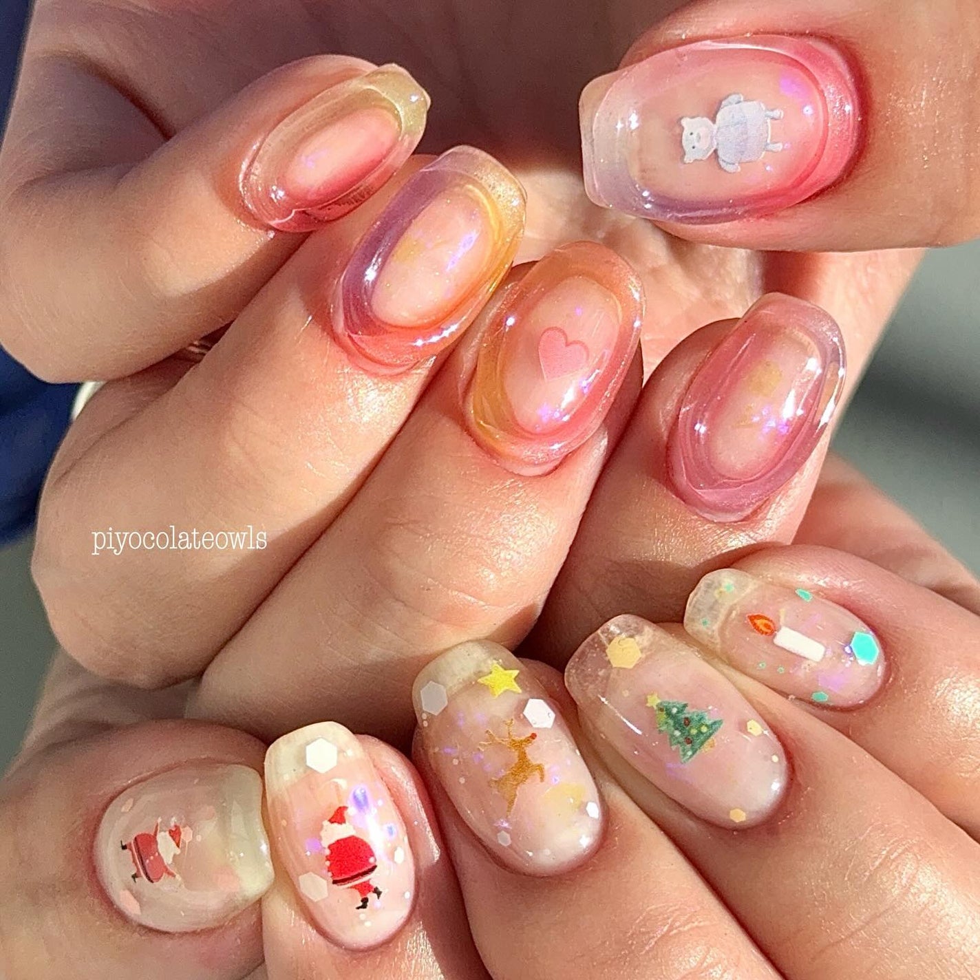 ぴよこれいと あうるす on LIPS 「左手はチークネイルの褪色を試したくて実験。お花を作る気力は無か..」(1枚目)