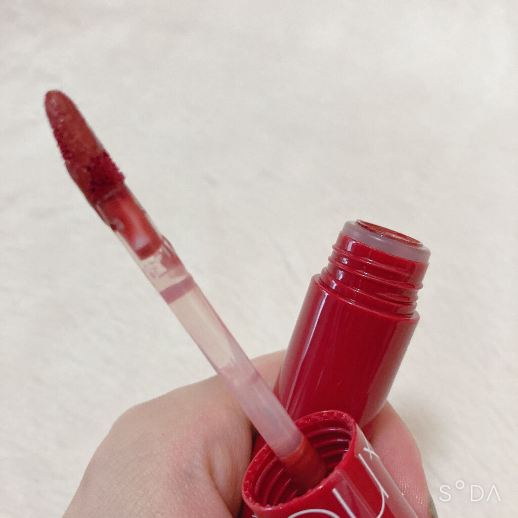 ジューシーラスティングティント/rom&nd/リップティントを使ったクチコミ（2枚目）