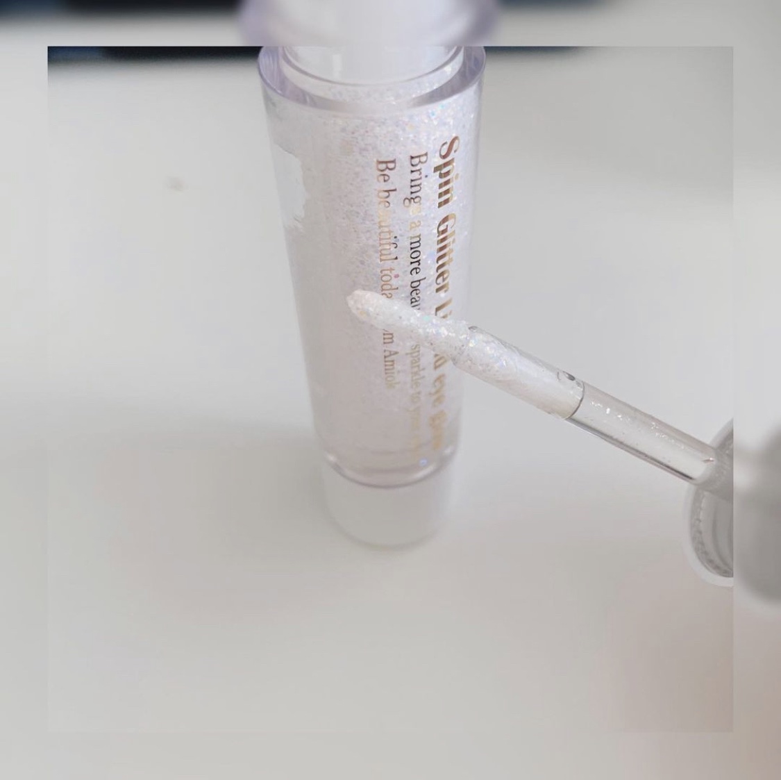 スピングリッターリキッドアイグロー EG900 ブラックホールシュガー/AMIOK/グリッターを使ったクチコミ（2枚目）