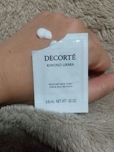 DECORTÉ キモノ ウララ パフュームド ハンドクリーム のクチコミ「【使った商品】キモノ ウララ パフュームド ハンドクリーム
【商品の特徴】ハンドクリーム
【使.....」（3枚目）