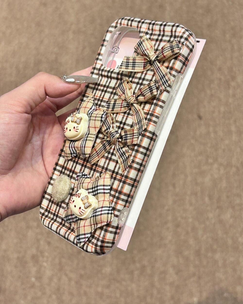 ケース大好きっ子 on LIPS 「格子小猫在学院风中非常时尚#iPhoneケース#購入品#セール..」(2枚目)