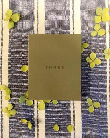 THREE シマリング グロー デュオ/THREE/クリームハイライトを使ったクチコミ(2枚目)