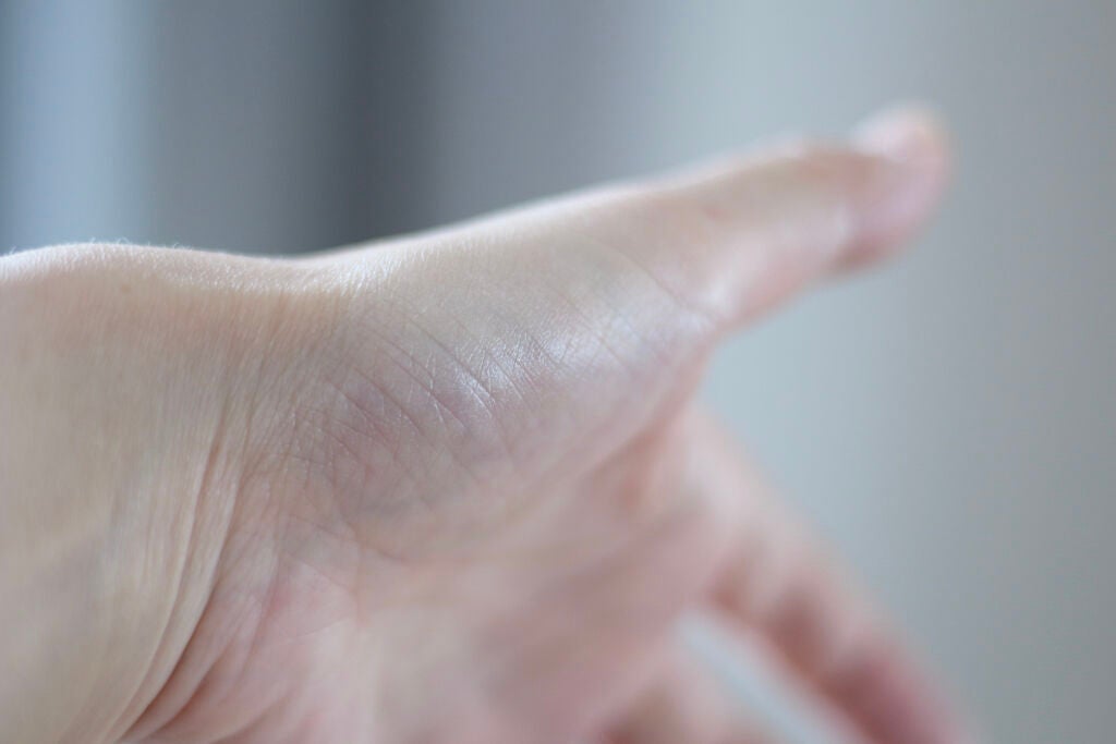 ミネラルラディアントスキンバーム/エトヴォス/クリームハイライトを使ったクチコミ(4枚目)