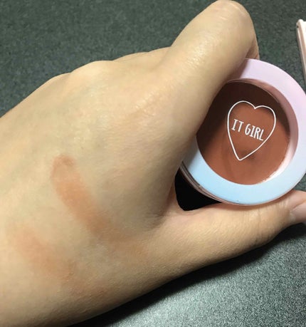 パウダーアイシャドウ ブルーミングキティ/DAISO/アイシャドウパレットを使ったクチコミ(3枚目)