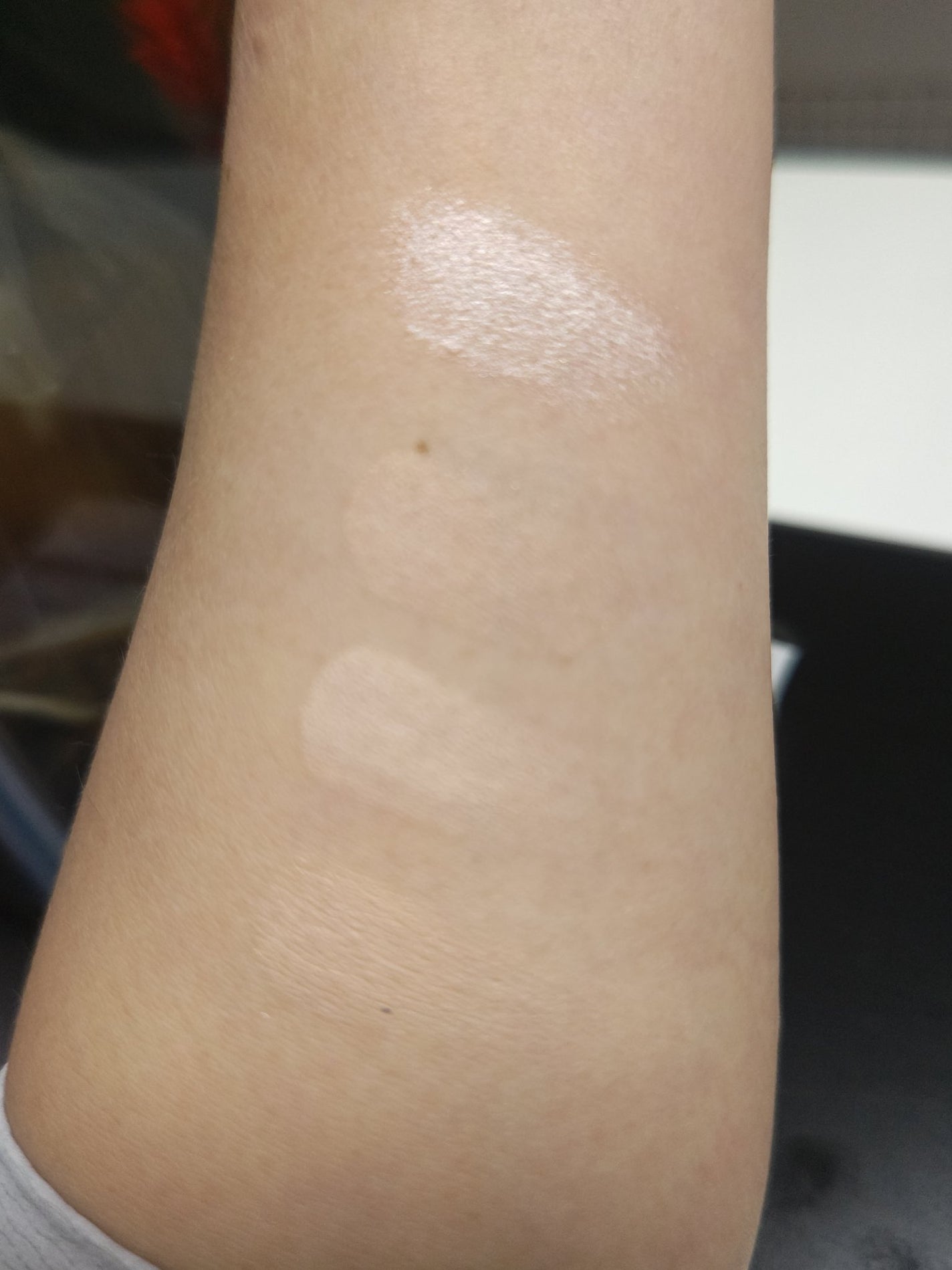 shiny_cosme_ikk6 on LIPS 「キレイアンドコー トーンアップ&カバーコンシーラー 01昨日に..」(4枚目)