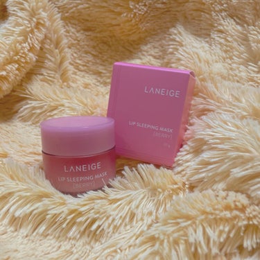 Laneige リップ スリーピングマスク ベリー


私は唇が荒れやすく人気も高かったので買ってみました。香りが4種類あり見た目でベリーを選びました笑
でも、甘くそんなにきつくないのでこれで良かったと