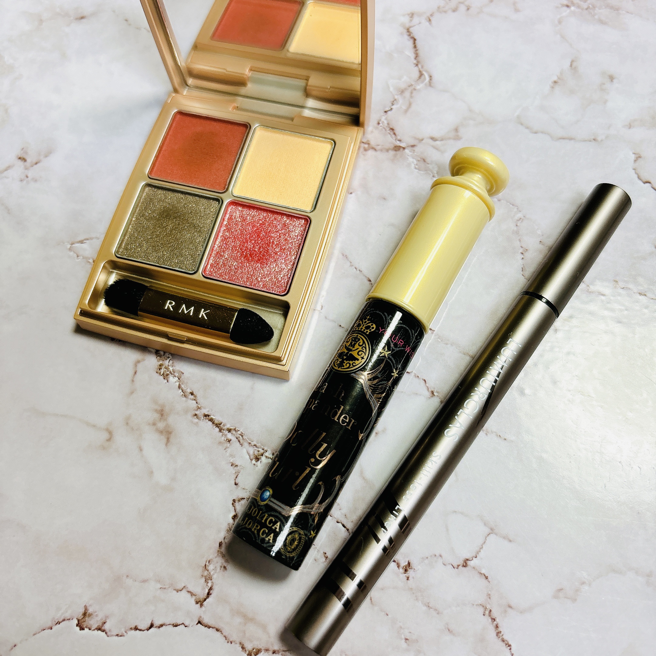 今日のメイク👀

☑︎RMK
ローズウッドデイドリーム 4アイズ
04.オータムダスク

☑︎MAJOLICA MAJORCA
ラッシュエキスパンダー ドーリーカール
BK921レース傘

☑︎LUMIURGLAS
スキルレスライナー
0