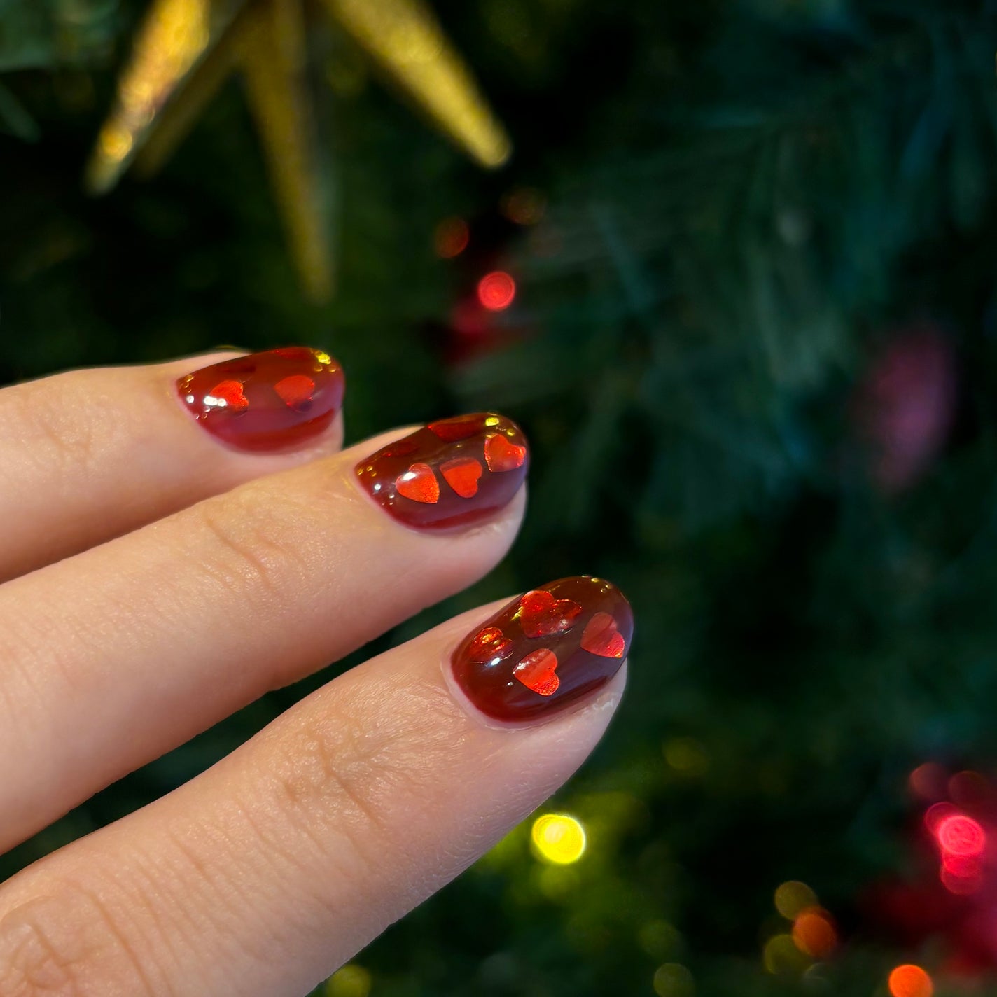 夏美🍉フォロバ on LIPS 「【ネイル界での最新トレンド❣️赤ハートホログラムの埋め込みネイ..」(2枚目)