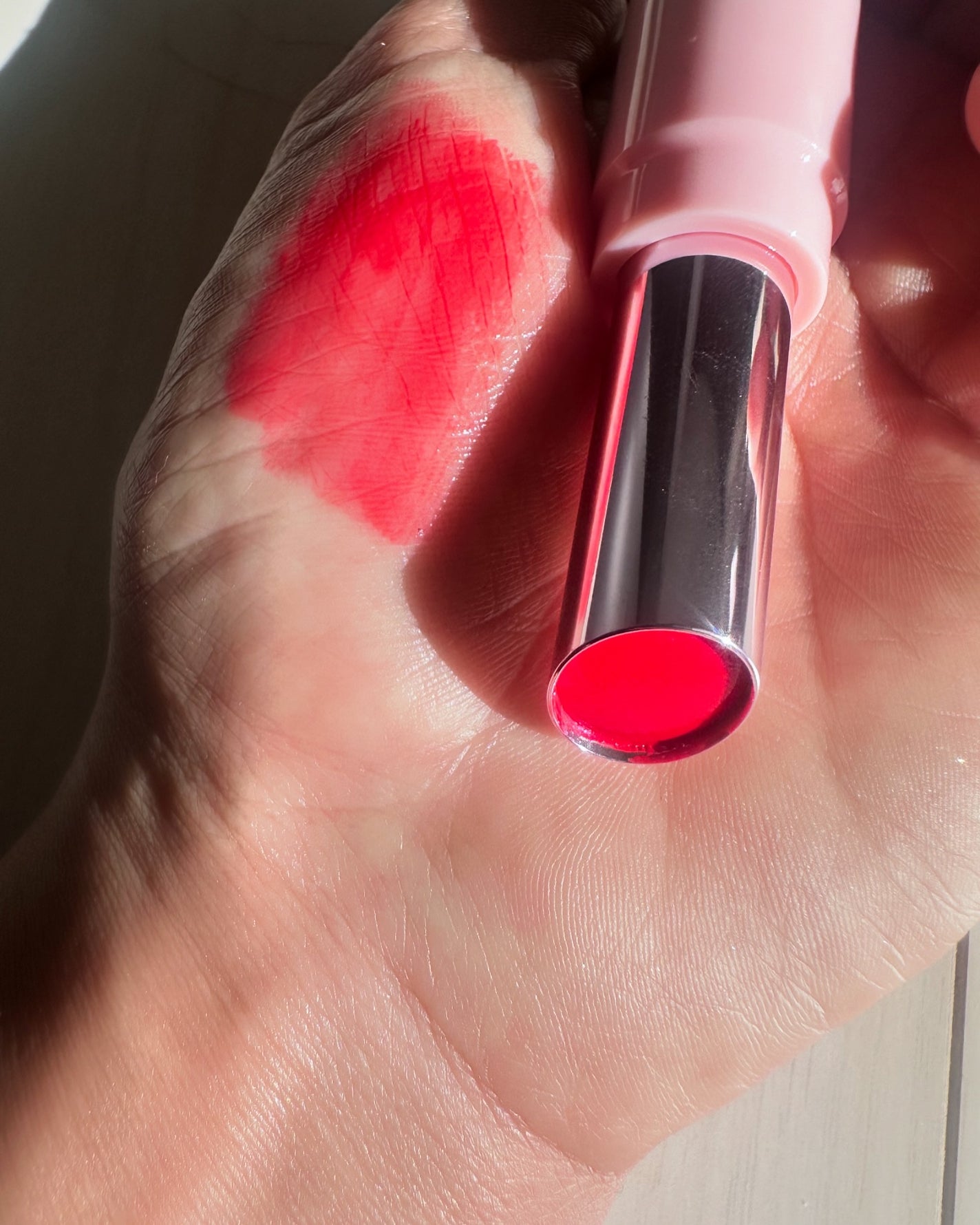 まるみ♡ on LIPS 「口紅ってグロスにはツヤでは勝てないと思っていたけど今の口紅はグ..」(2枚目)