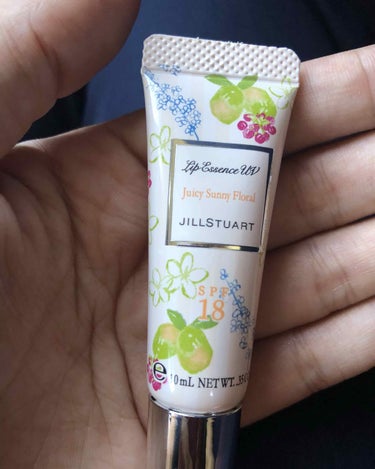 JILL STUART ジルスチュアート リラックス リップエッセンス UV Jのクチコミ「限定バージョンのやつですが香りがラフランスとグレープ系って感じかな？



寝る前のケアにも使.....」（1枚目）