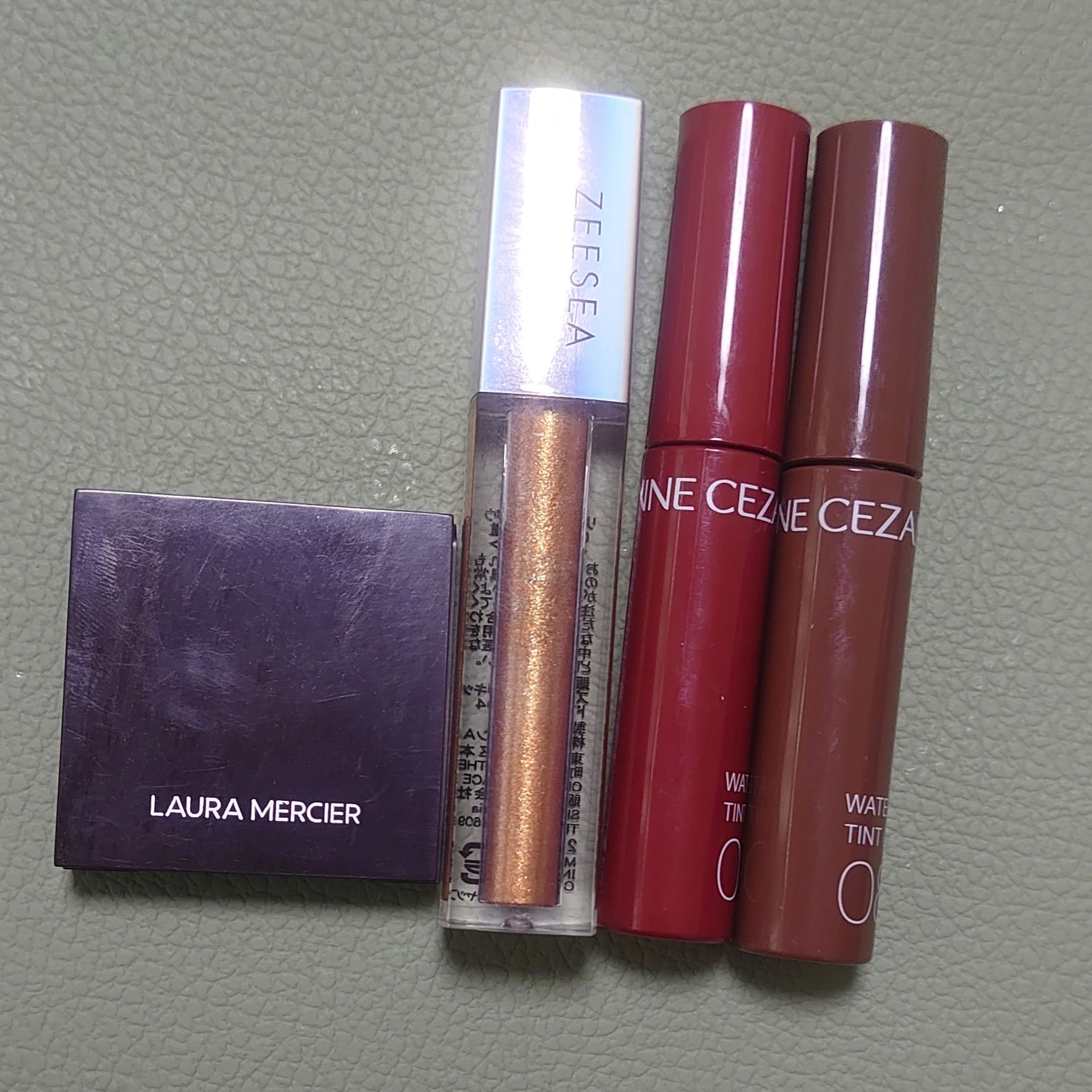 ダイヤモンドシリーズ 星空リキッドアイシャドウ/ZEESEA/リキッドアイシャドウを使ったクチコミ（1枚目）