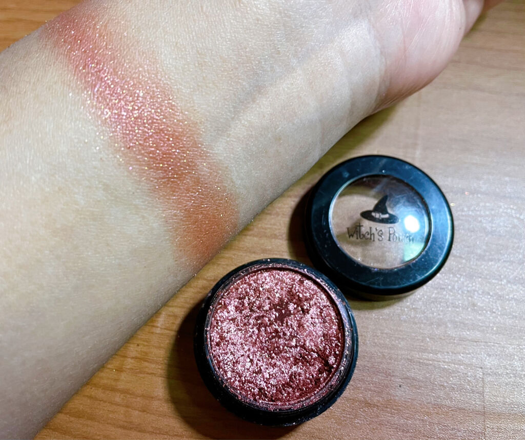 セルフィーフィックスピグメント 06 エレガントチェリー/Witch's Pouch/単色アイシャドウを使ったクチコミ（2枚目）