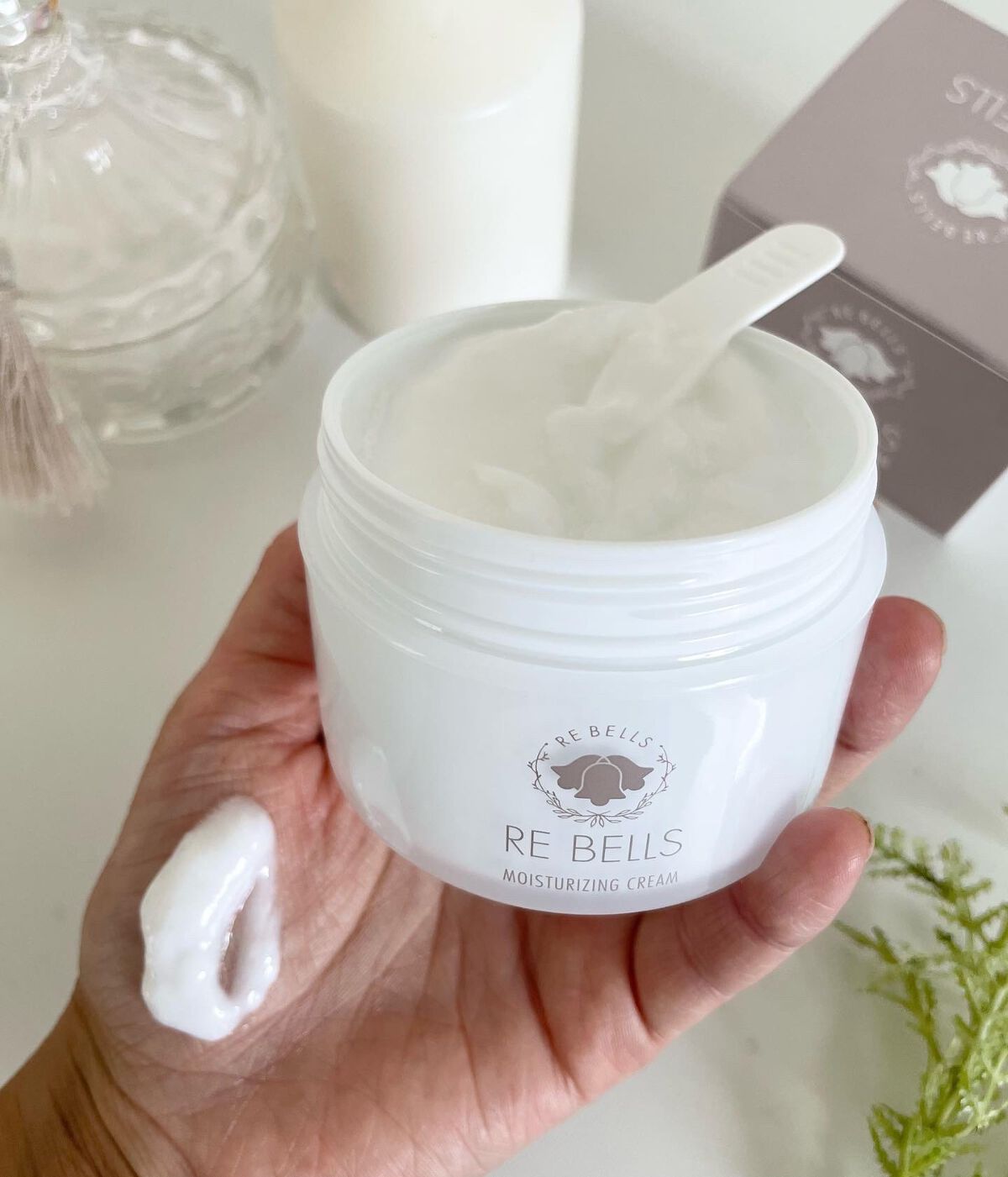REBELLS 保湿クリームのクチコミ「理想のうるおいバランスを追求したオールインワンクリーム🤍
ぷるんぷるんのみずみずしいテクスチャ.....」（2枚目）