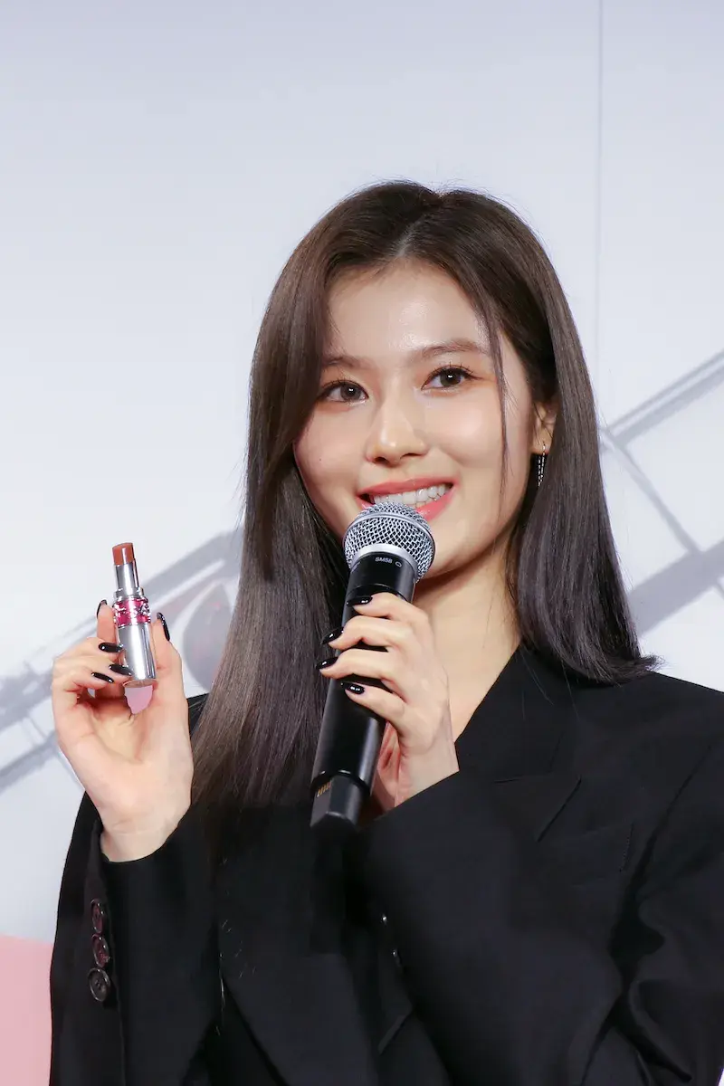 kohaku on LIPS 「~リップ紹介~💄このリップはお母さんから貰いました!!yslの..」(4枚目)