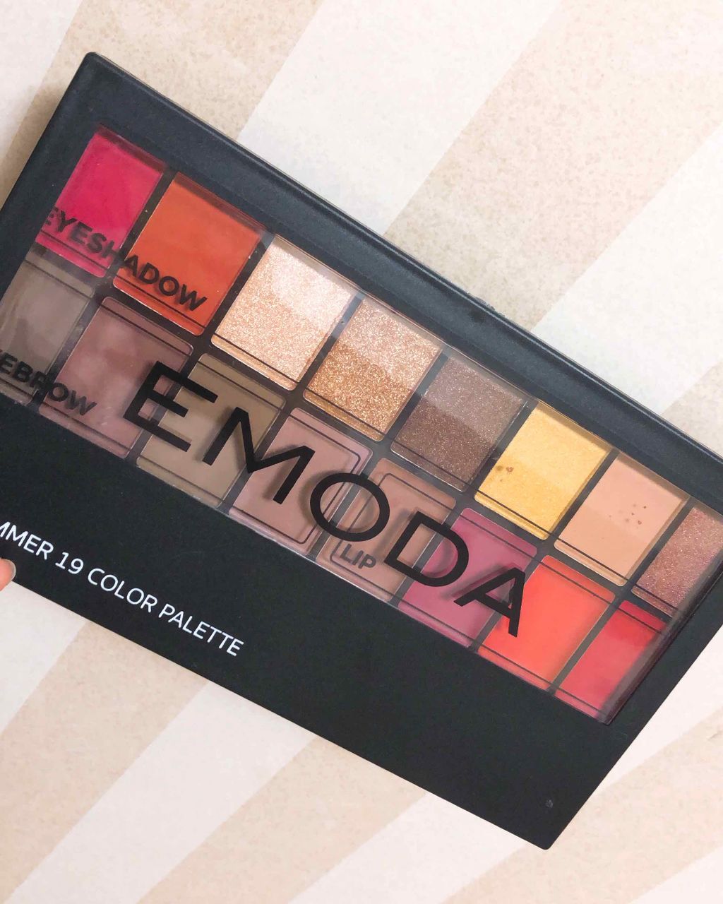 苺花❁ on LIPS 「JELLYの付録19色パレット☺︎EMODAとコラボでデザイン..」(1枚目)